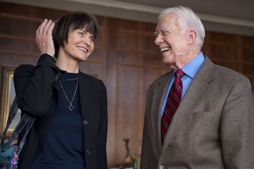Federal Counsellor Micheline Calmy-Rey, left, with former US President Jimmy Carter, right, during a meeting with the Elders, retired prominent world figures, in le Mont-Pelerin, western Switzerland, on Tuesday, November 9, 2010. (KEYSTONE/Dominic Favre)