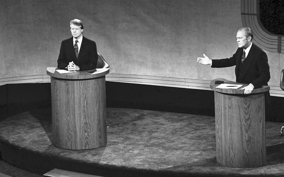 James Jimmy Carter and Gerald Ford taking part in the first televised debate between candidates for the post of President of the United States during the 1976 election. Carter became 39th President. American Democrat Politician WHA PUBLICATIONxINxGERxSUIxAUTxONLY !ACHTUNG AUFNAHMEDATUM GESCHÄTZT! Copyright: WHA UnitedArchives015959

James Jimmy Carter and Gerald Ford Taking Part in The First televised Debate between Candidates for The Post of President of The United States during The 1976 ELECTION Carter became 39th President American Democrat politician Wha PUBLICATIONxINxGERxSUIxAUTxONLY Regard date estimated Copyright Wha UnitedArchives015959  