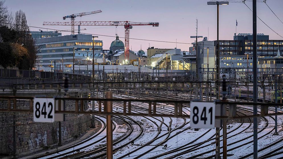 Gleise vor dem Bahnhof Bern - laut den SBB funktioniert der Bahnbetrieb nur mit einem leistungsfähigen Bahnfunknetz. (Archivbild)