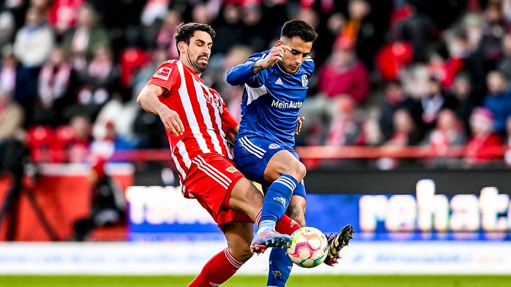 Duell ohne Sieger: Unions Rani Khedira (links) gegen Schalkes Rodrigo Zalazar