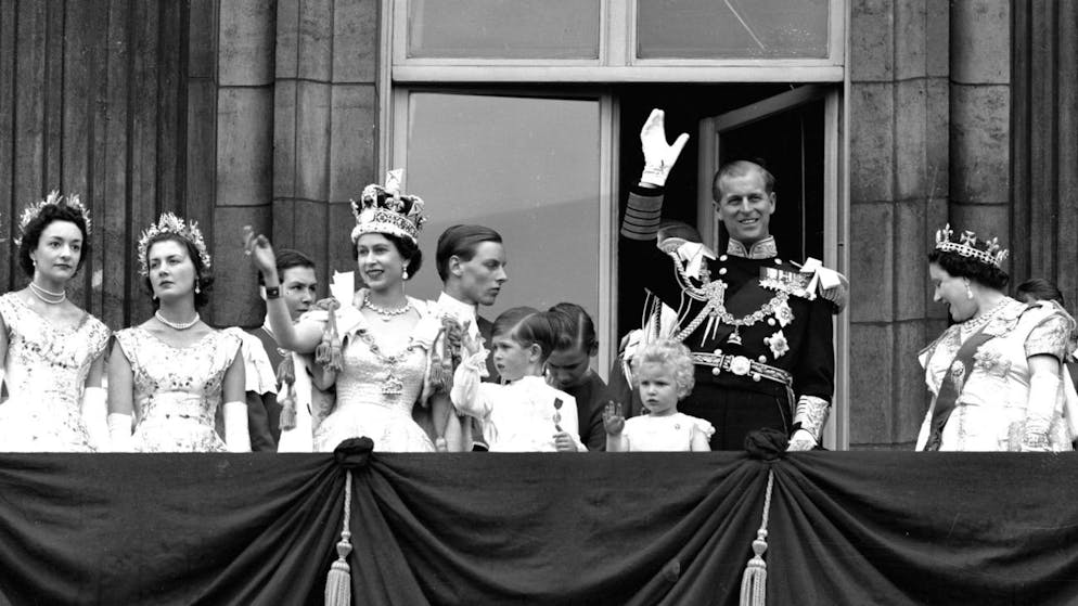 So sah Charles Mutter Elizabeth II übrigens bei ihrer Krönung im Jahr 1953 aus. 
