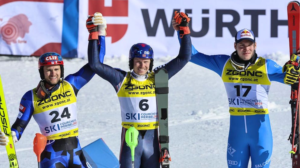 Das Slalom-Podium mit Henrik Kristoffersen, Aj Ginnis und Alex Vinatzer.