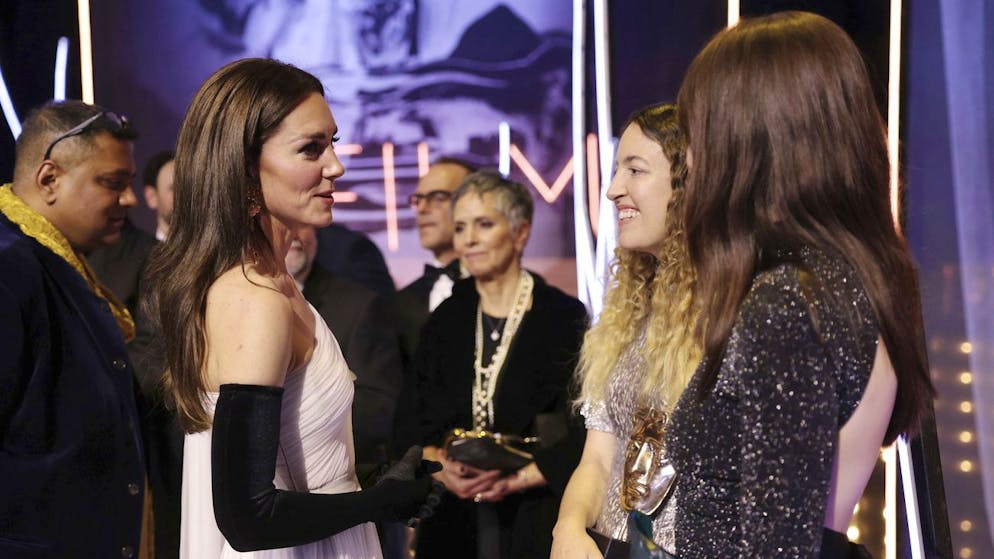 Bester Film: «Im Westen nichts Neues» räumt bei Baftas ab - Gallery. Prinzessin Kate (l.) bei den 76th British Academy Film Awards am Sonntag in London.