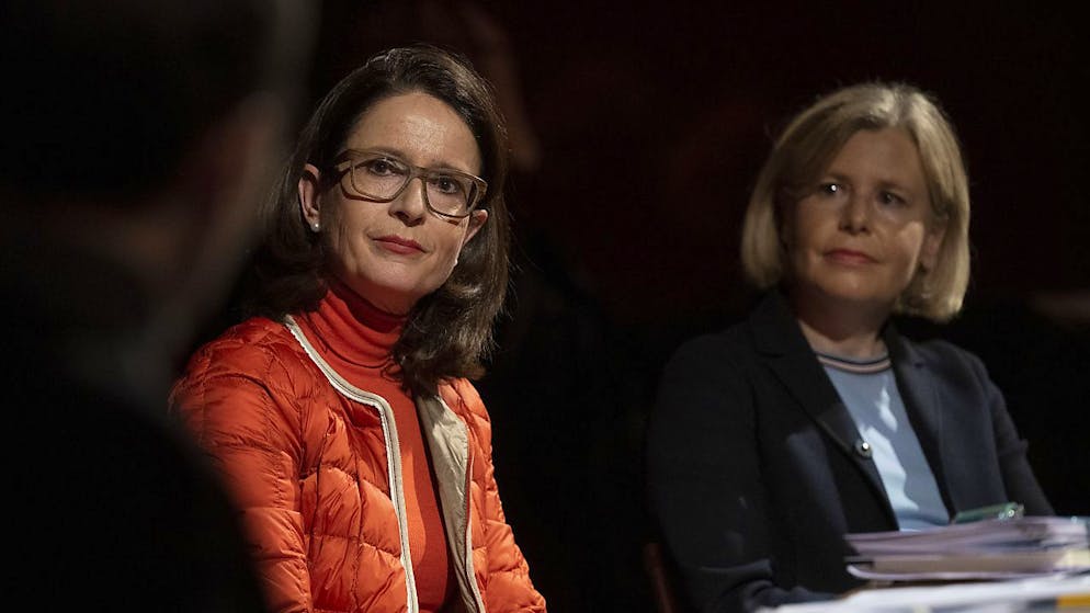 Vier St. Galler Ständerats-Kandidatinnen und kaum Frauenthemen - Gallery. Die beiden bürgerlichen Ständerats-Kandidatinnen Susanne Vincenz-Stauffacher (FDP), links, und Esther Friedli (SVP), an einem Wahlpodium.