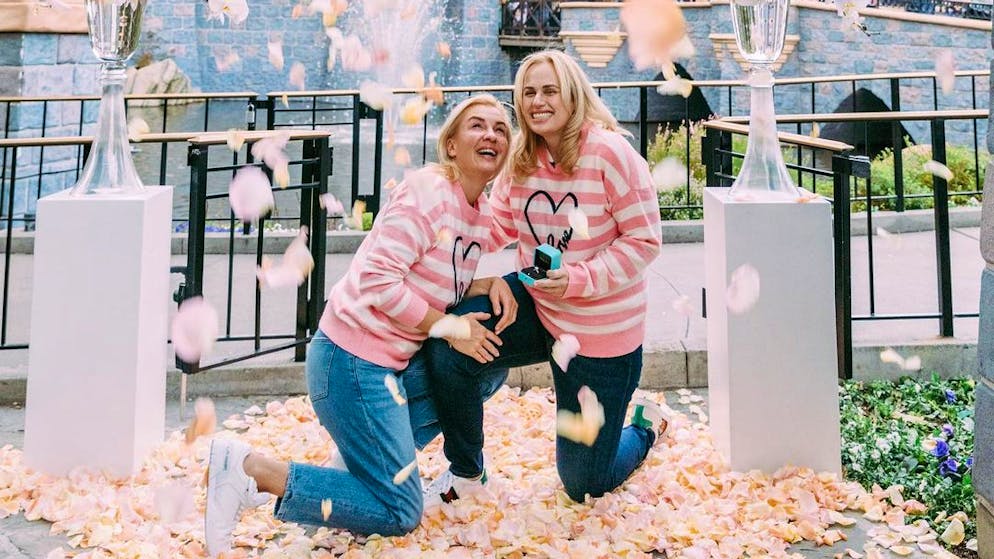 «Wir haben Ja gesagt». Rebel Wilson hat sich mit ihrer Freundin verlobt
