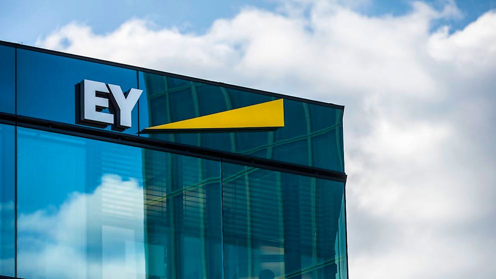 Chinesische Investoren haben ihre Firmenkäufe in Europa stark reduziert. Im vergangenen Jahr gab es nach einer Analyse der Unternehmensberatung EY europaweit noch 139 Übernahmen oder Beteiligungen chinesischer Investoren an europäischen Firmen, 16 weniger als 2021. (Archivbild)