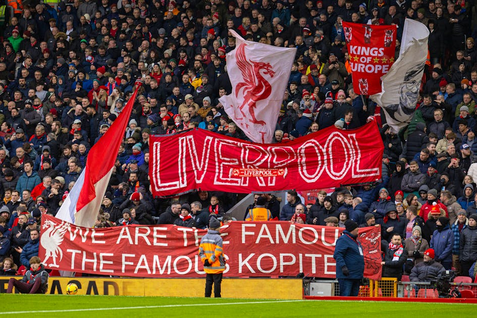 Mitten in der Nacht LiverpoolFans zünden vor Reals Teamhotel ein Feuerwerk blue News