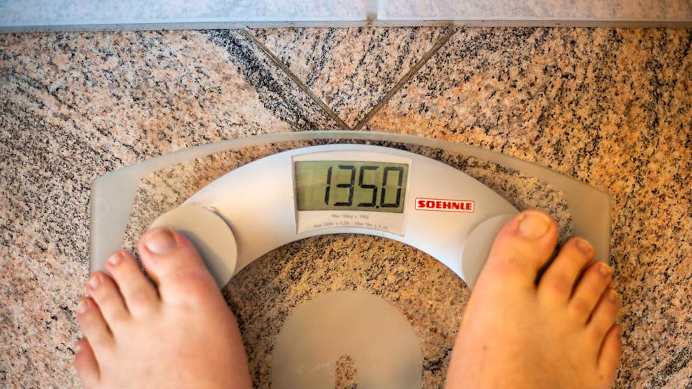 ARCHIV - Auch in Frankreich ist Übergewicht ein großes Thema: 47,3 Prozent und damit fast jeder zweite ist übergewichtig, 17 Prozent der Bevölkerung sogar krankhaft. Das hat eine Studie des Nationalen Instituts für Gesundheit und medizinische Forschung (Inserm) und der Universitätsklinik Montpellier ergeben. Foto: Lino Mirgeler/dpa