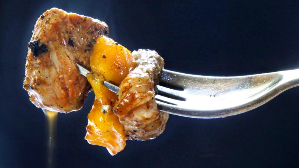 Neuenburgerinnen und Neuenburger sollen in öffentlichen Kantinen weniger Fleisch essen. (Archivbild)