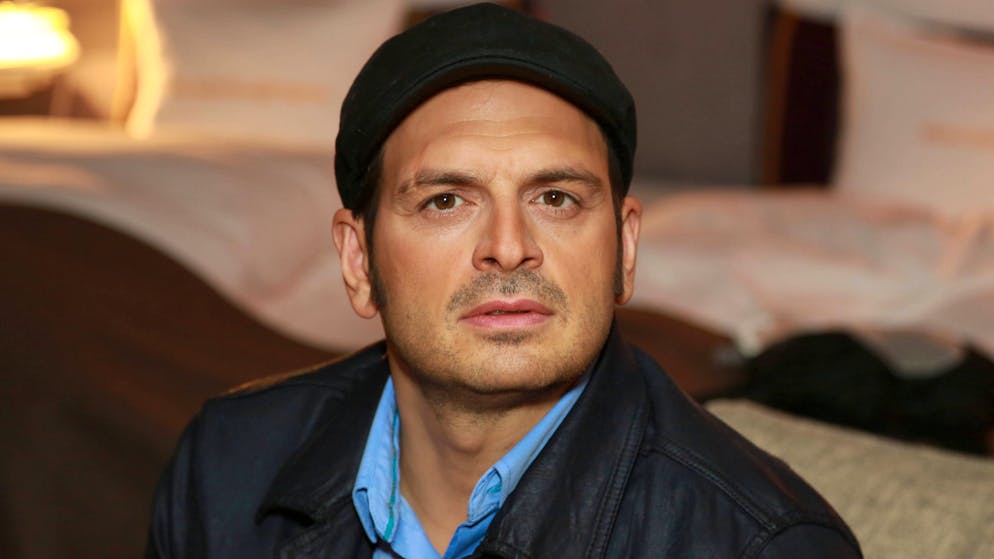 Comedian Kaya Yanar berichtet in einem Facebook-Post von acht Todesfällen in der Grossfamilie.