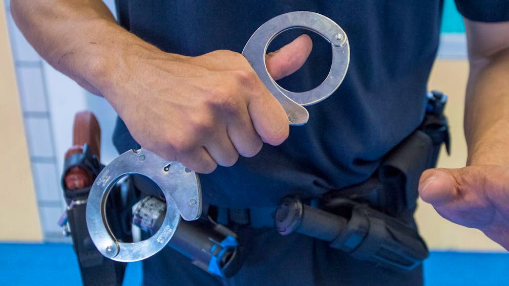 Die Kantonspolizei hat in Dällikon ein Drogenlabor ausgehoben und zwei Männer verhaftet. (Symbolbild)