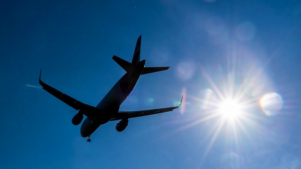 ARCHIV - Symbolbild. Mit neuen Regeln für den Flugverkehr setzt nach Saudi-Arabien nun auch der Oman ein Zeichen der Annäherung an Israel. Foto: Robert Michael/zb/dpa