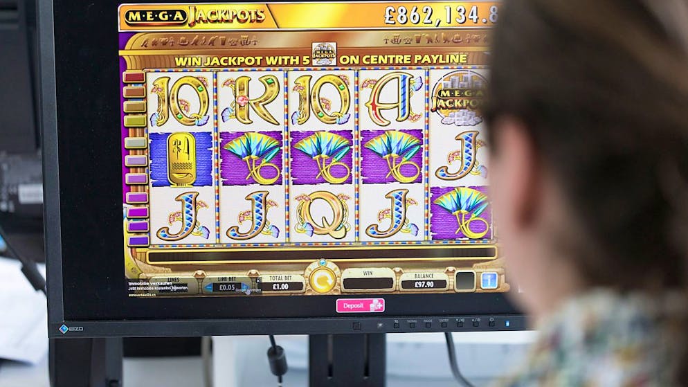 Suchtprobleme im Zusammenhang mit Online-Glücksspielen haben in der Schweiz stark zugenommen. (Symbolbild)