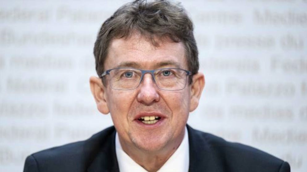 Heftige Kritik im Parlament. Jetzt erklärt Rösti, wieso Serafe Millionengewinne machen darf