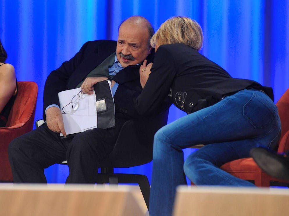 È morto Maurizio Costanzo. Nel 2002 la coppia prese in affido, e poi in adozione, un bambino.