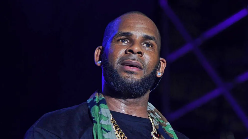 Ne sta già scontando 30. Altri 20 anni di carcere a R. Kelly per abusi sessuali su minori