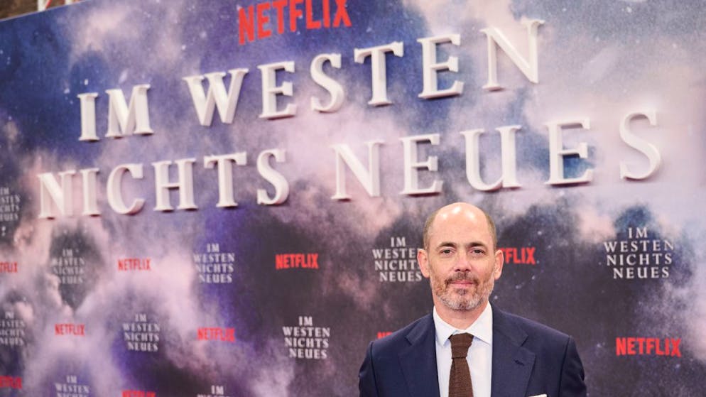 Der Regisseur Edward Berger (Bild) hat bei seiner Netflix-Verfilmung von "Im Westen nichts Neues" von Erich Maria Remarque eine Szene als zu grausam verworfen. "Ein ganz konkretes Bild, das ich nicht verfilmen konnte, ist Remarques Beschreibung eines sterbenden Pferds." (Archivbild)