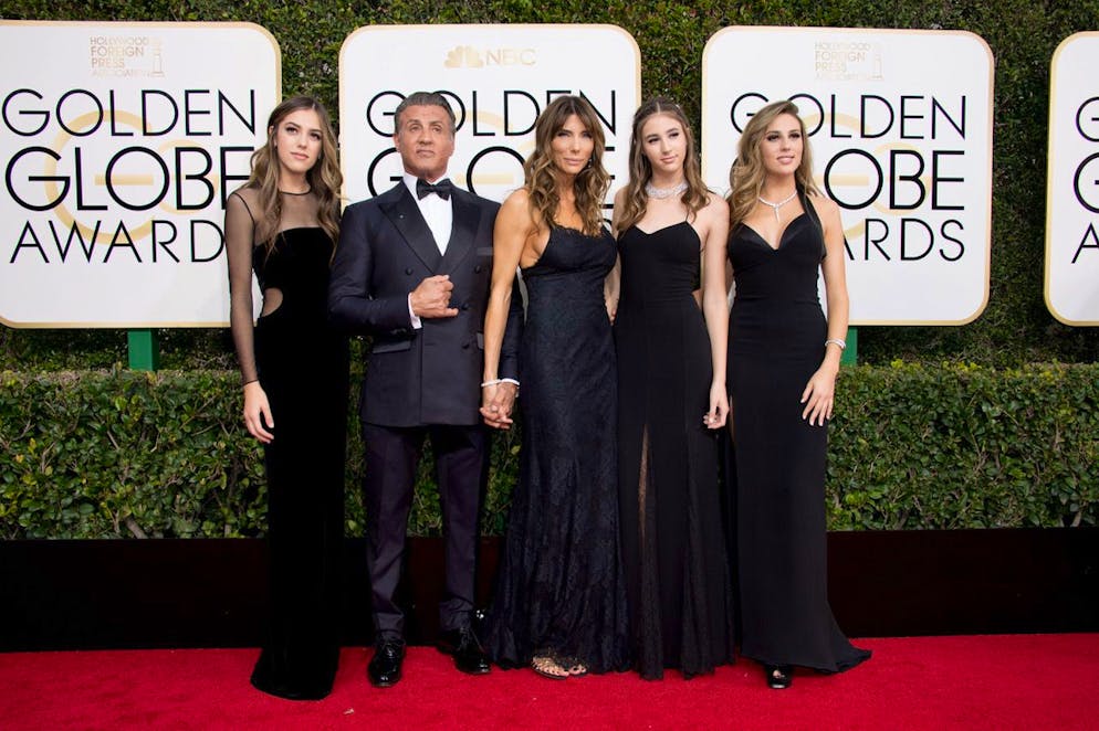 Promis & Reality-TV:  Wann das Öffnen der Tür zur Villa Sinn macht. Sylvester Stallone und Ehefrau Jennifer Flavin Stallone und ihre Töchter Sistine, Scarlet und Sophia haben Reality-TV-Kameras zu sich nach Hause eingeladen. «The Family Stallone» wird im Frühling auf Paramount+ ausgestrahlt.