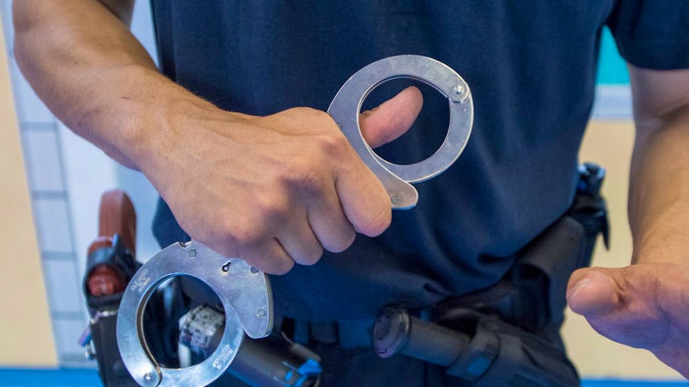 Die Stadtpolizei Zürich hat am Donnerstagnachmittag einen Räuber verhaftet. (Symbolbild)