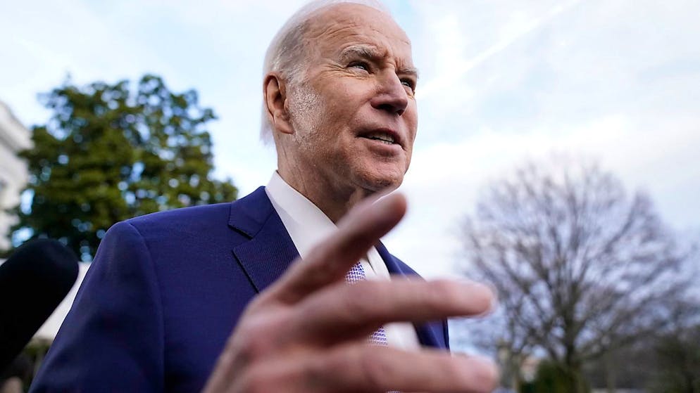 US-Präsident Joe Biden im Gespräch mit Reportern. Foto: Andrew Harnik/AP/dpa