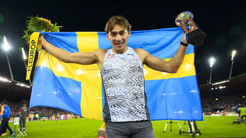 Armand Duplantis, hier bei Weltklasse Zürich im September 2022, macht mit jedem Antritt, Sieg und Rekord tüchtig Kasse.