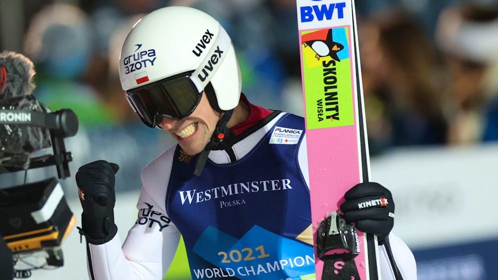 Piotr Zyla, bekannt für seine ausufernden Jubelschreie, ballt die Faust.