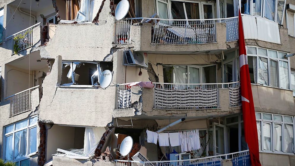 Obdachlose Menschen, die vom Erdbeben in der Türkei und Syrien betroffen sind und Schweizer Verwandte haben, können ein erleichtertes Gesuch für ein Visum in der Schweiz stellen.
