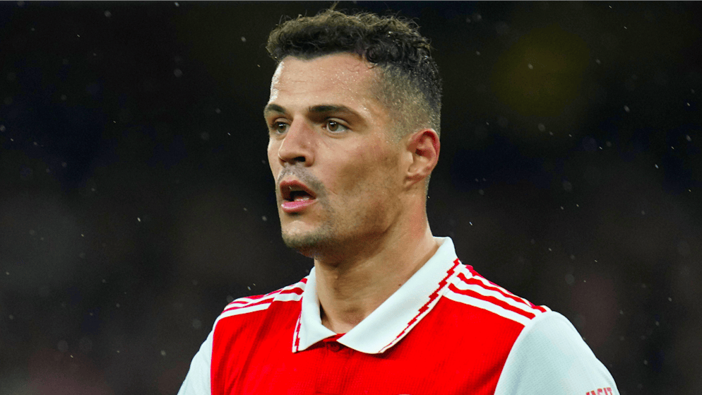 Granit Xhaka thront mit Arsenal weiterhin an der Spitze. 