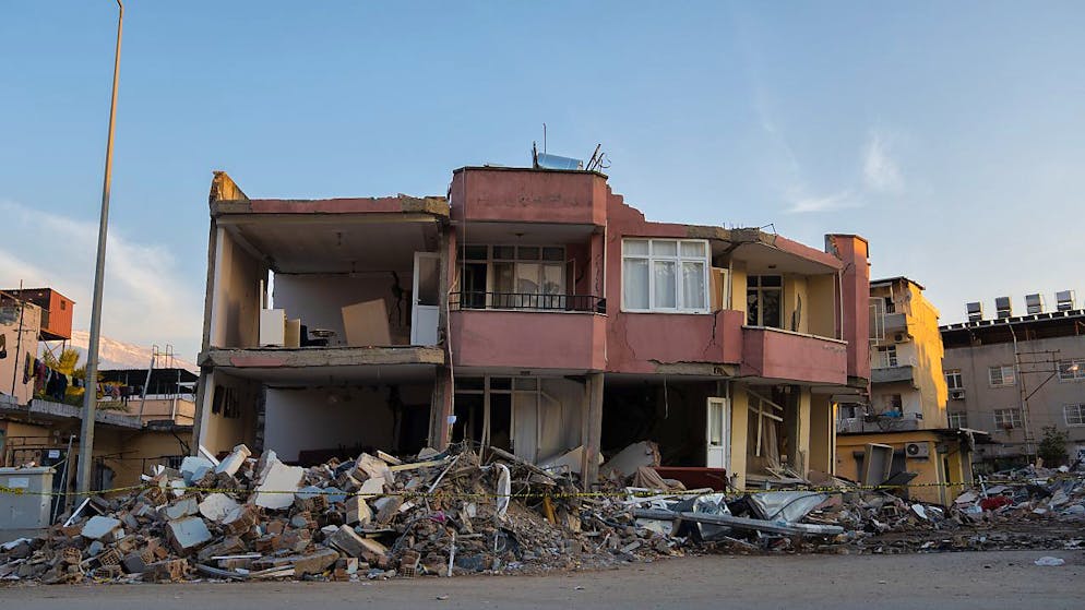 Ein durch das Erdbeben vom 6. Febraur eingestürztes Gebäude im türkischen Iskenderun. Foto: David Zorrakino/EUROPA PRESS/dpa