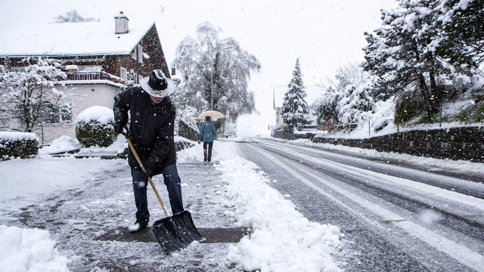 Bleibt der Polarwirbel stabil, heisst es im Winter Schnee schaufeln. (Archiv)