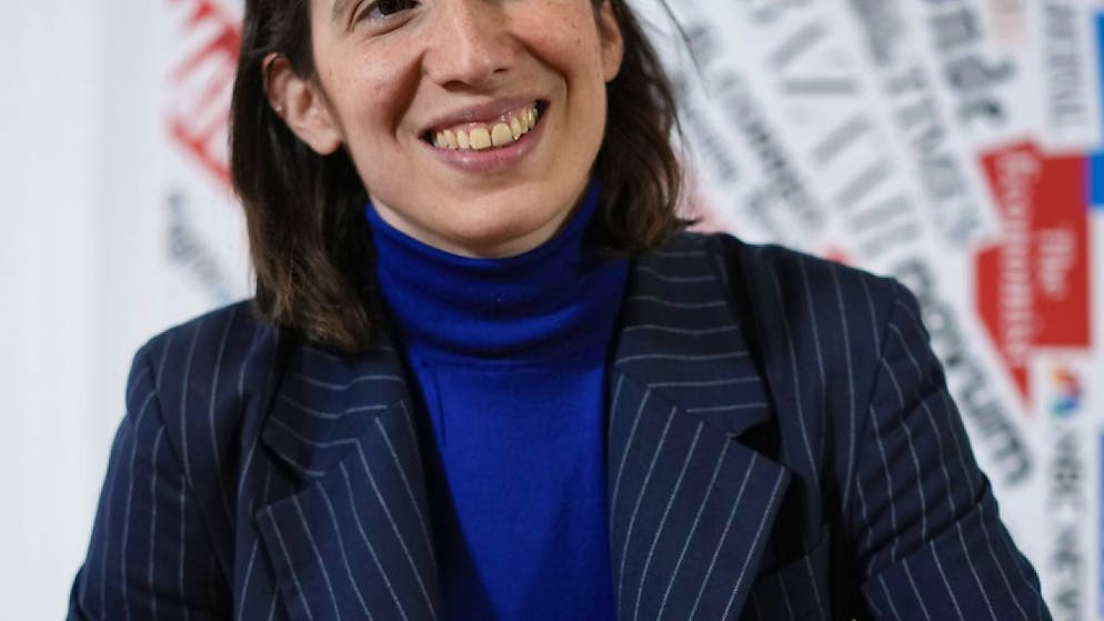 Die im Tessin geborene Elly Schlein lag am späten Sonntagabend im Rennen um den Parteivorsitz der italienischen Sozialdemokraten überraschend vorne.
