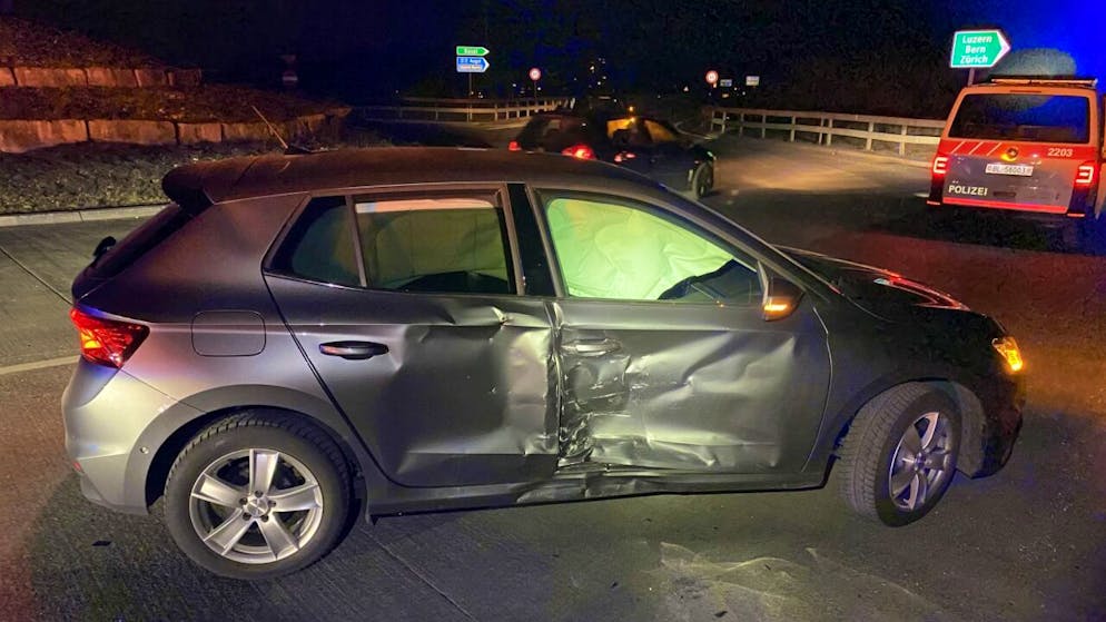 Ein 48-jähriger Mann beging in Pratteln nach einem Unfall mit zwei Verletzten Fahrerflucht.