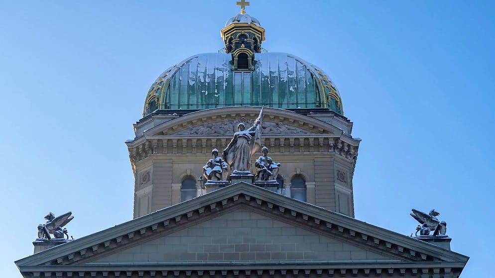 Die Umfrage lässt relativ geringfügige Verschiebungen unter der Bundeshauskuppel vermuten. (Archivbild)