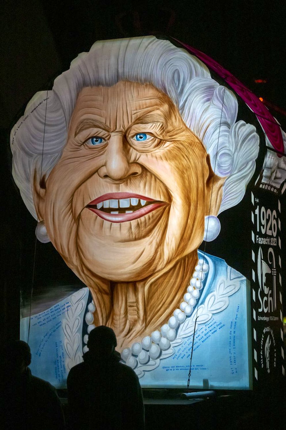 Basler Morgenstraich 2023. Gleiches Motiv, andere Vorlage: Die im September verstorbene Queen Elizabeth II. als Karikatur.