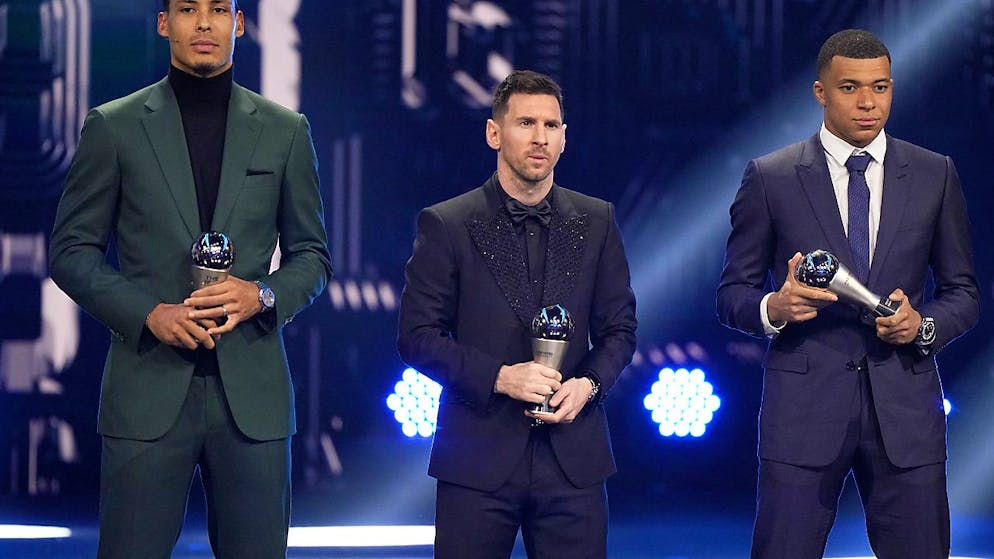 Lionel Messi (Mitte) wurde zum siebten Mal zum Weltfussballer gewählt.