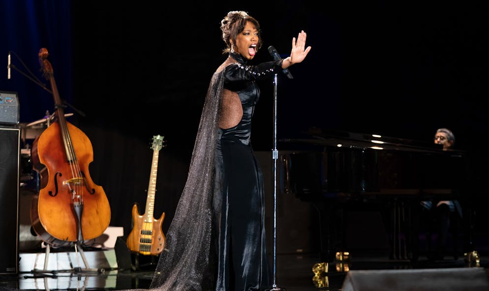 «I Wanna Dance With Somebody»: Ein verdientes Denkmal für Whitney Houstons Stimme. Naomi Ackie lipsynct dabei zu Houstons ikonischen Songs. Denn «The Voice» kann man nicht imitieren. 