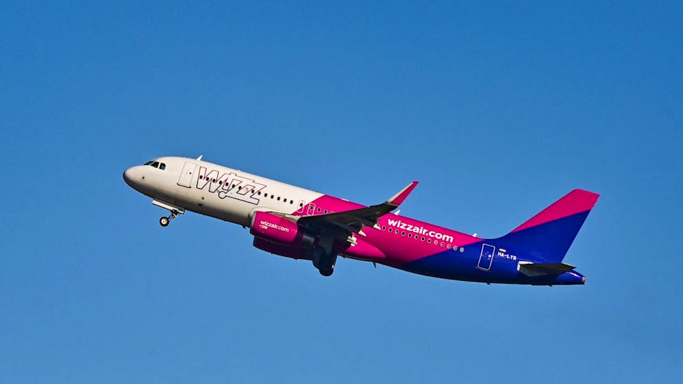 ARCHIV - Ein Passagierflugzeug der Fluggesellschaft Wizz Air. Foto: Patrick Pleul/dpa-Zentralbild/ZB
