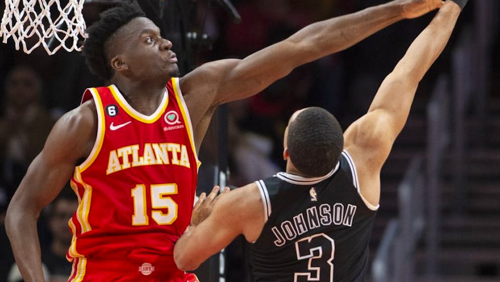 Clint Capela, Atlantas Nummer 15, gilt in der NBA als Rebound-Spezialist.