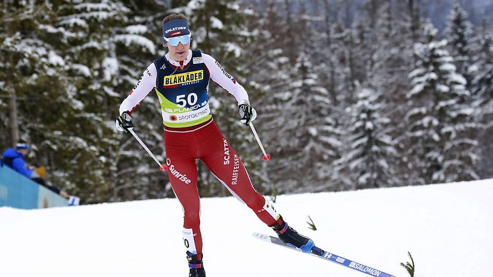 Nadine Fähndrich gleitet durch die Wälder von Planica.