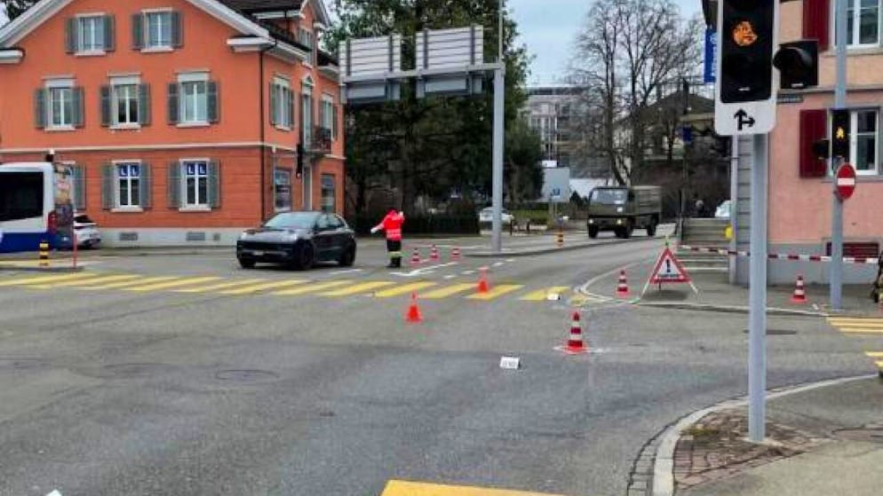 An dieser Kreuzung in Wetzikon wurde ein Fussgänger von einem Auto erfasst und schwer verletzt.