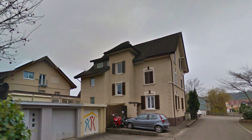 Geplante Asylunterkunft Windisch AG. Der Gemeinderat gab sich «zutiefst schockiert» wegen des Vorgehens des Kantons und des Vermieters. Er wehrt sich laut eigenen Angaben «vehement gegen den Rauswurf» der Personen.