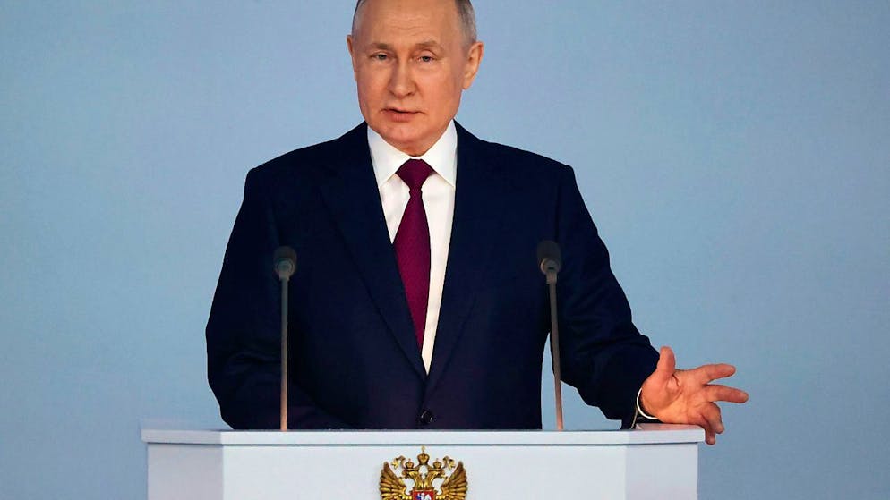 Der russische Präsident Wladimir Putin gestikuliert während seiner jährlichen Rede zur Lage der Nation. Foto: Sergei Karpukhin/Sputnik/Kreml Pool/AP/dpa