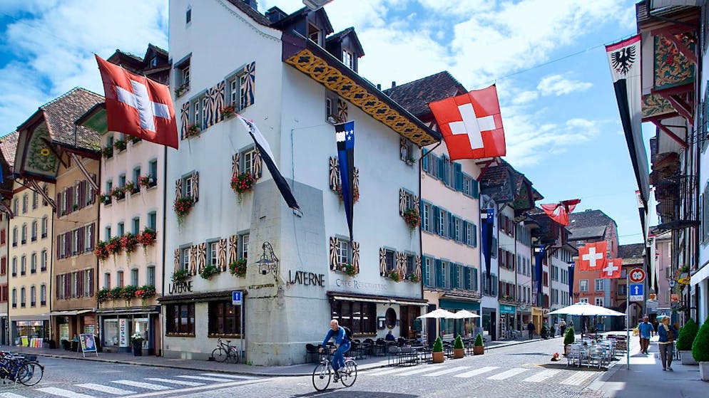 In der Stadt Aarau soll das Fernwärmenetz erweitert werden. So will die Kantonshauptstadt das Klimaziel Netto-Null erreichen. (Archivbild)