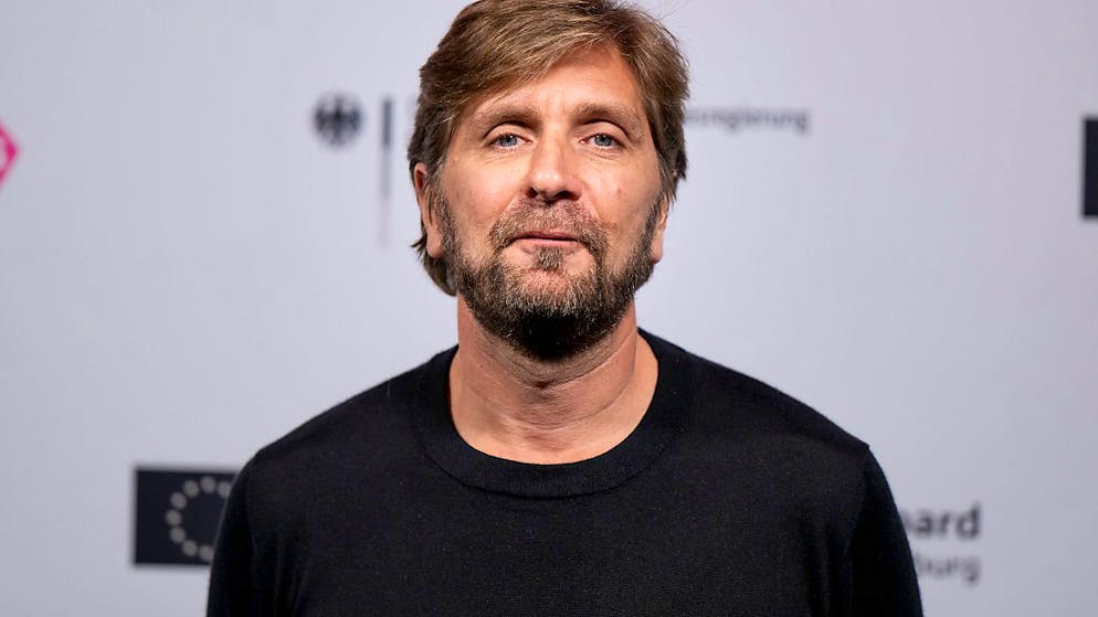 Ruben Östlund, schwedischer Regisseur, ist bei der Veranstaltung "Seriously Funny: A Good Laugh with Ruben" im Rahmen der Berlinale auf den 73. Internationalen Filmfestspielen in Berlin. (zu dpa Ruben Östlund wird Jury-Präsident des Festivals in Cannes) Foto: Monika Skolimowska/dpa