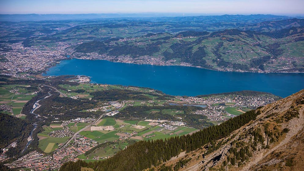 Beliebte Feriendestination: Die Region Thunersee. Das Archivbild zeigt den Blick von der Niesenflanke.