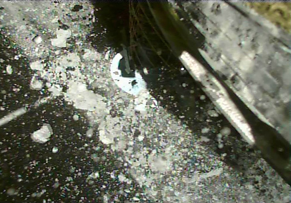 Hayabusa2 collects a rock sample in Ryugu on July 11, 2019.