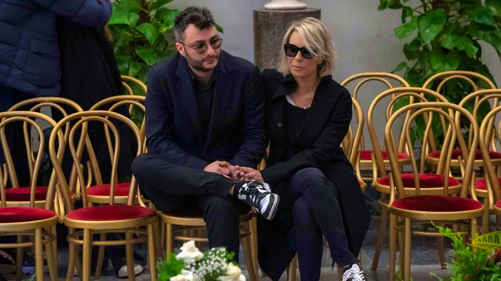 TV. Maria De Filippi ricorda Costanzo: «Devo tutto a Maurizio, senza di lui non sarei qui»