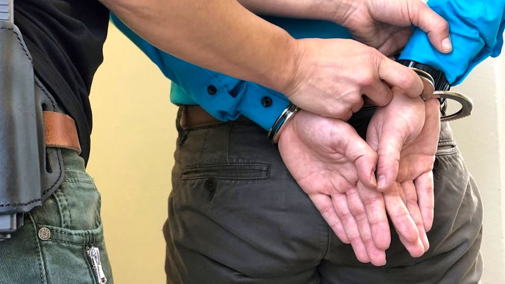 Quattro persone coinvolte. Scoppia una lite a Lugano: un uomo finisce all'ospedale e un giovane dietro le sbarre