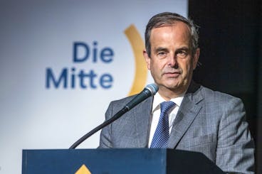 Der Parteipraesident der DIE MITTE Partei Schweiz, Gerhard Pfister anlaesslich einer Delegiertenversammlung der DIE MITTE Partei vom Samstag, 25. Februar 2023 in Stans. (KEYSTONE/Urs Flueeler).