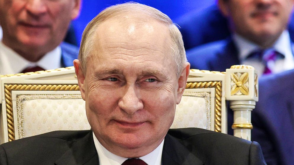 Une reprise du dialogue des Européens avec le président russe Vladimir Poutine, évoquée récemment par le président français Emmanuel Macron et la cheffe du gouvernement italien Giorgia Meloni, n'est pas encore à l'ordre du jour, a assuré lundi une porte-parole de l'UE. (Archives)